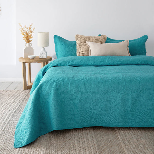 Paisley Peacock Coverlet & Pillow Cases Queen / King Bedcover Set.