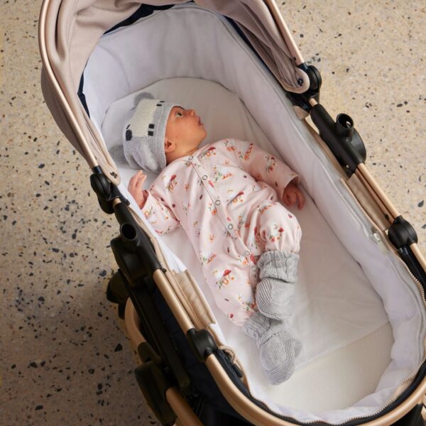 Jiggle & Giggle Waddling Around Babies Romper Suit and Comforter Gift Set