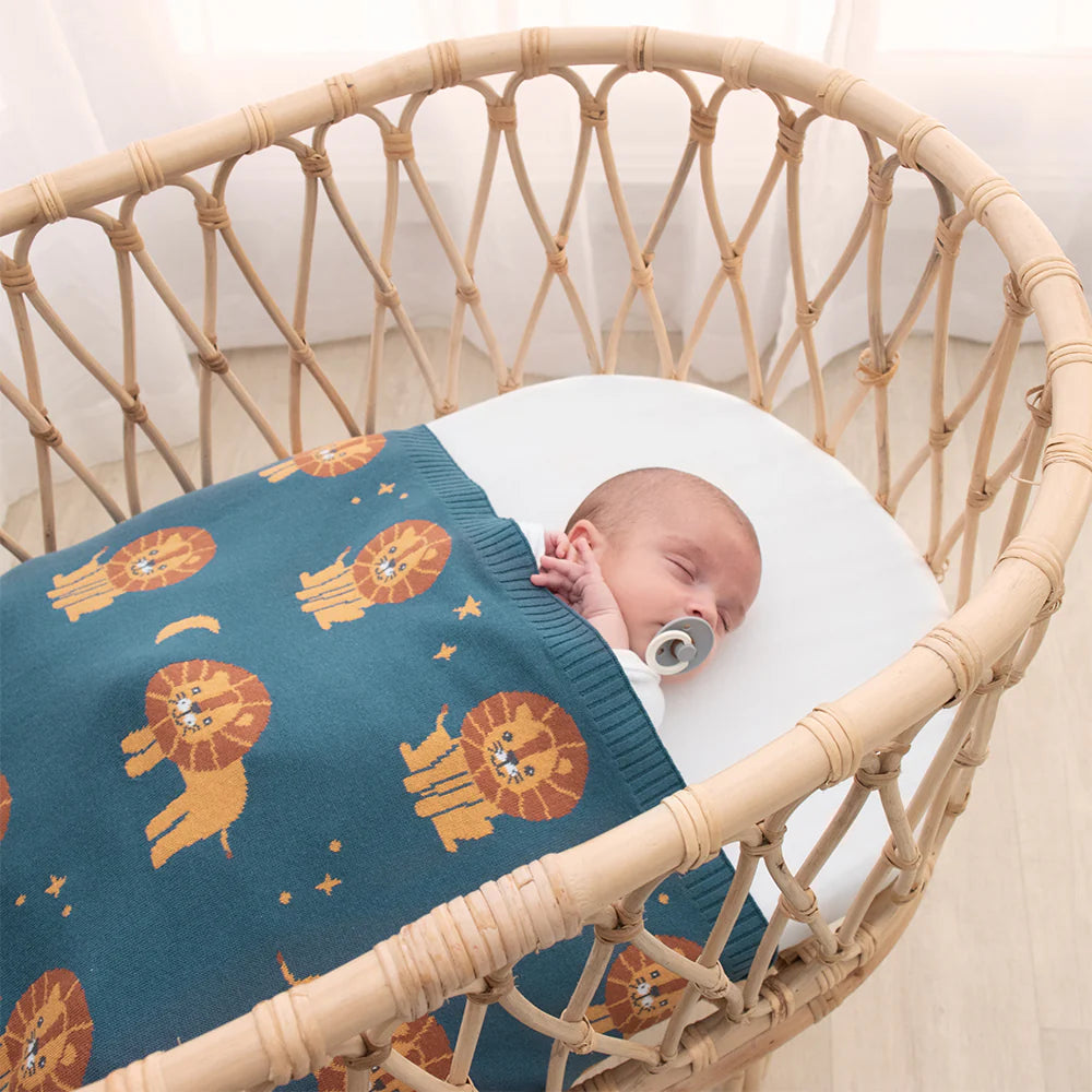 Cute Whimsical 100 % Cotton Knit Lion Baby Blanket