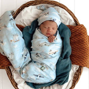 Taking Flight Snuggle Hunny Organic Cotton Muslin Wrap