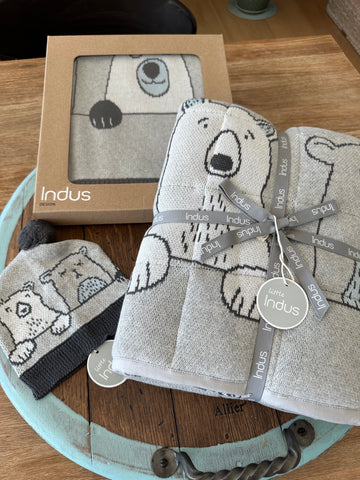 3 piece Henry Bears Baby Blanket, Baby Quilt & Matching Baby Hat.