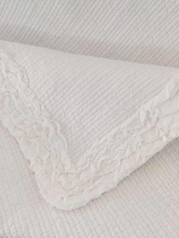 Maple Cotton Quilted Shabby Chic Throw Rug in White
